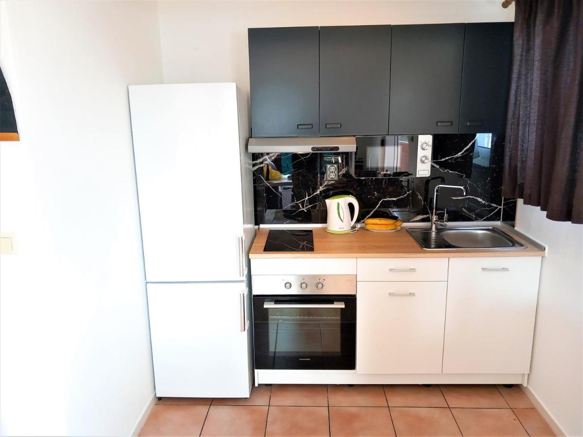 Marinovi Dvori Apartment Slatine Exterior photo