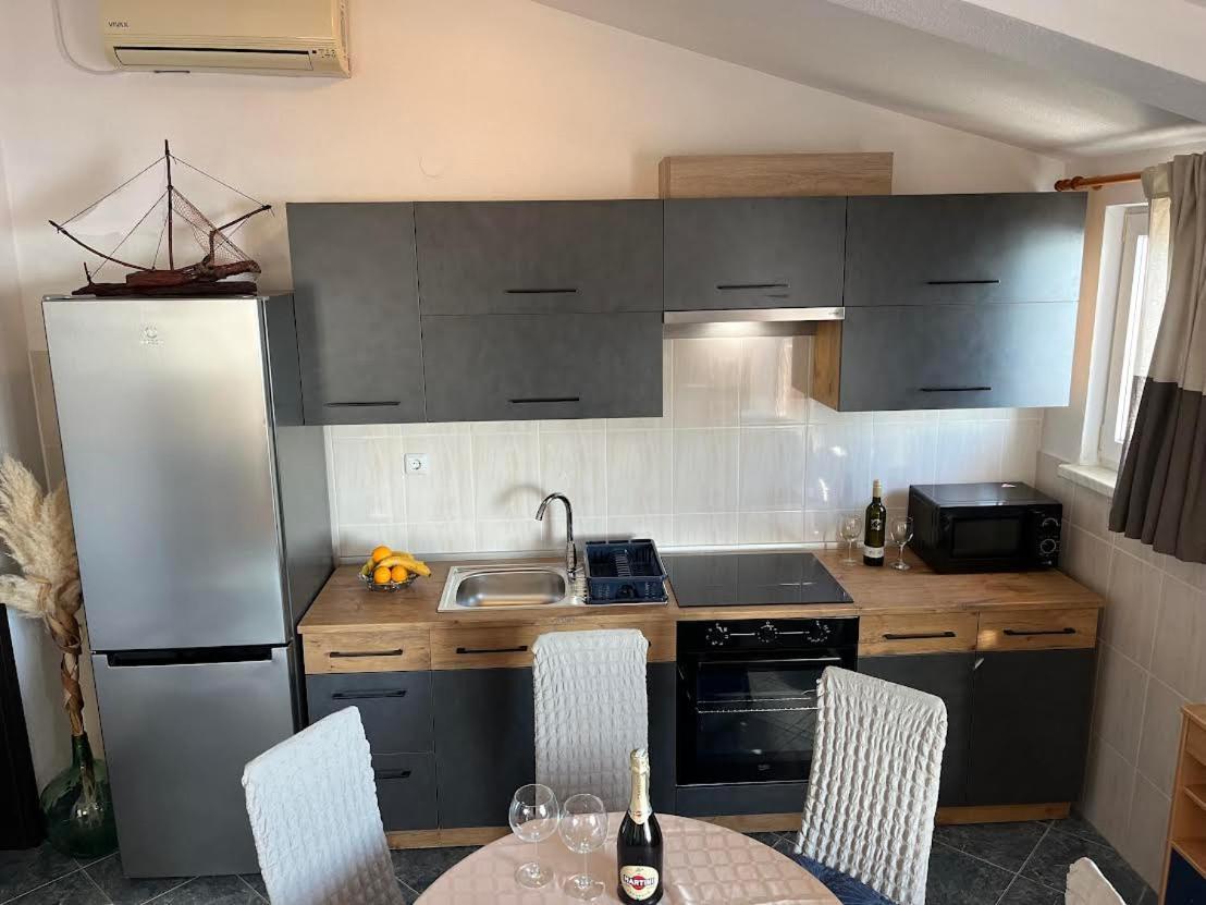 Marinovi Dvori Apartment Slatine Exterior photo