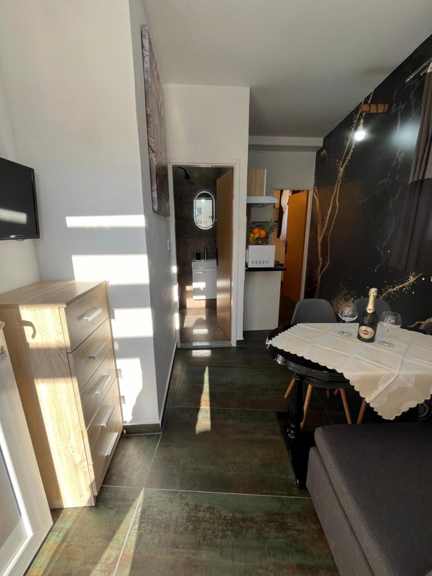 Marinovi Dvori Apartment Slatine Exterior photo